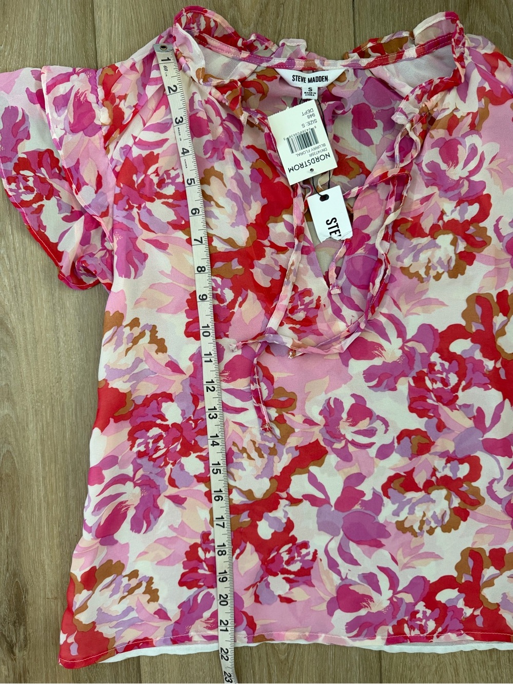 STEVE MADDEN Blurry Floral Ruffle Top NWT - Picture 5 of 7